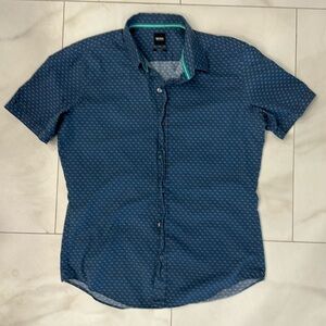 Hugo Boss Blue Patterned Sharp Fit Button Down Collared Short Sleeved Shirt. M